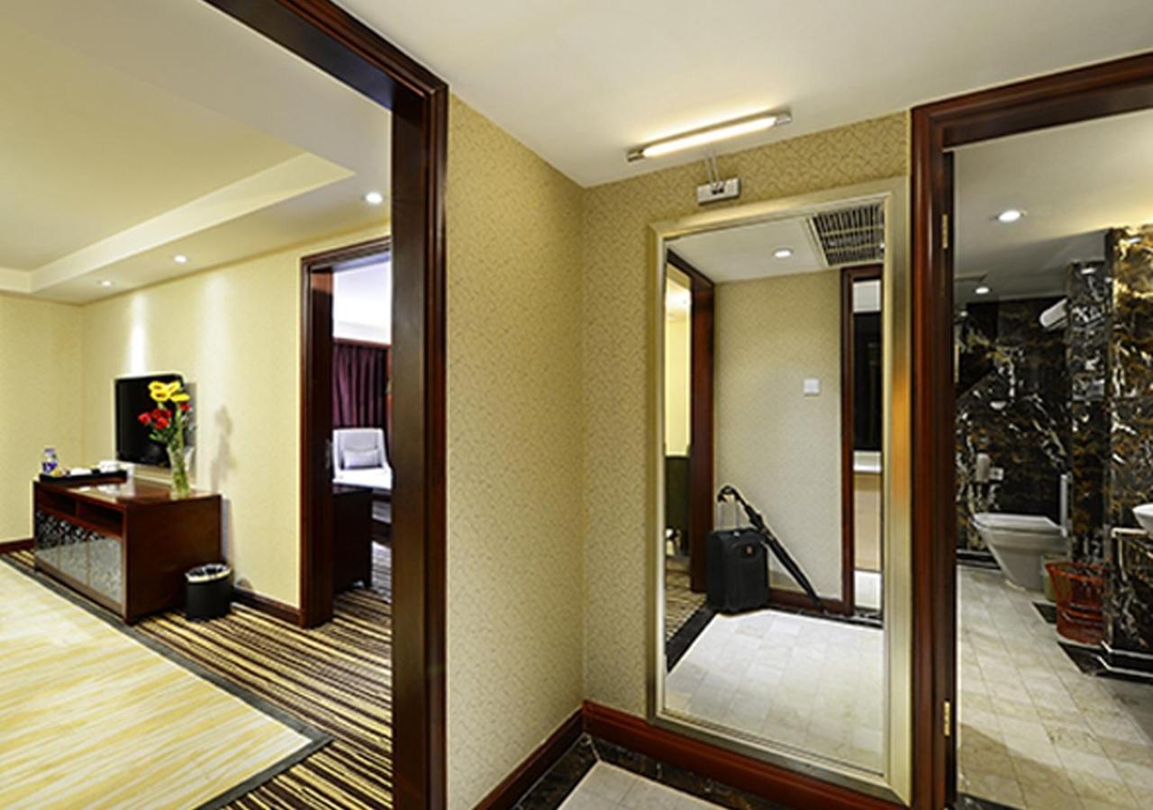 Leeden Hotel Chengdu Exterior photo